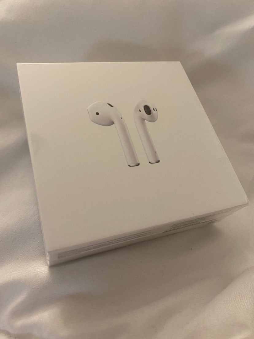 Apple AirPods with Charging Case (Latest
