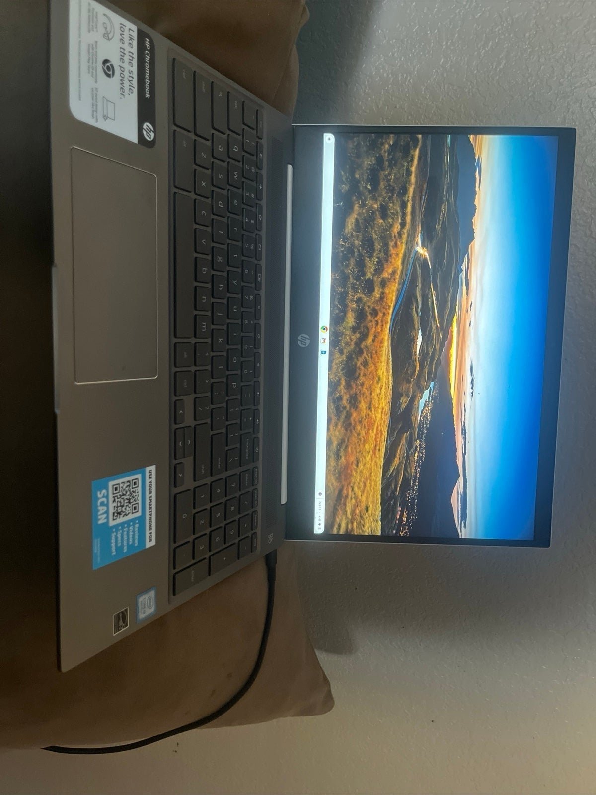 HP 15.6 HD Touchscreen Chromebook Intel 13 8GB RAM, 121gb storage W Charger