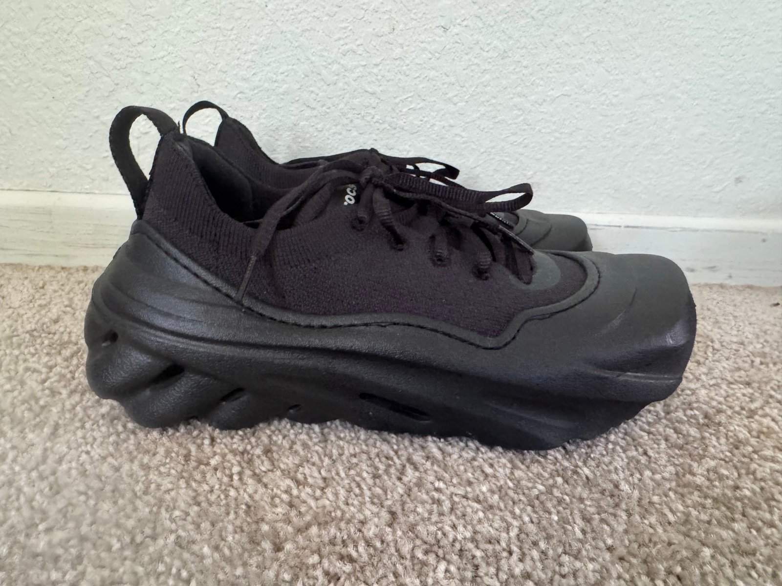 Crocs Echo Surge size 7 black