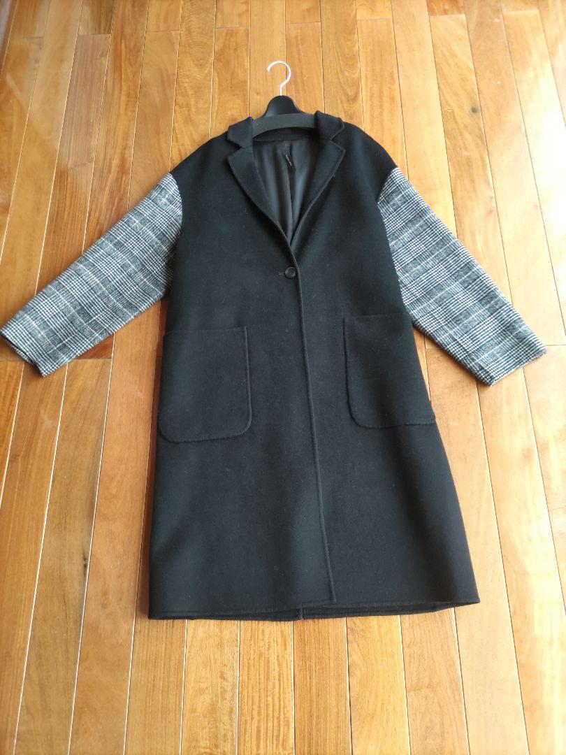 A long coat in black and check pattern.