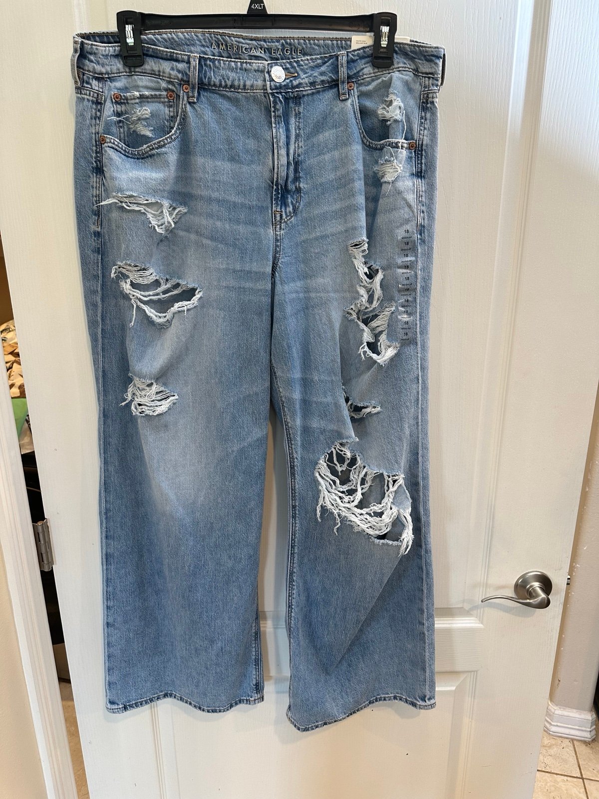 American Eagle women’s blue denim distressed wide leg skater jeans sz 18 new