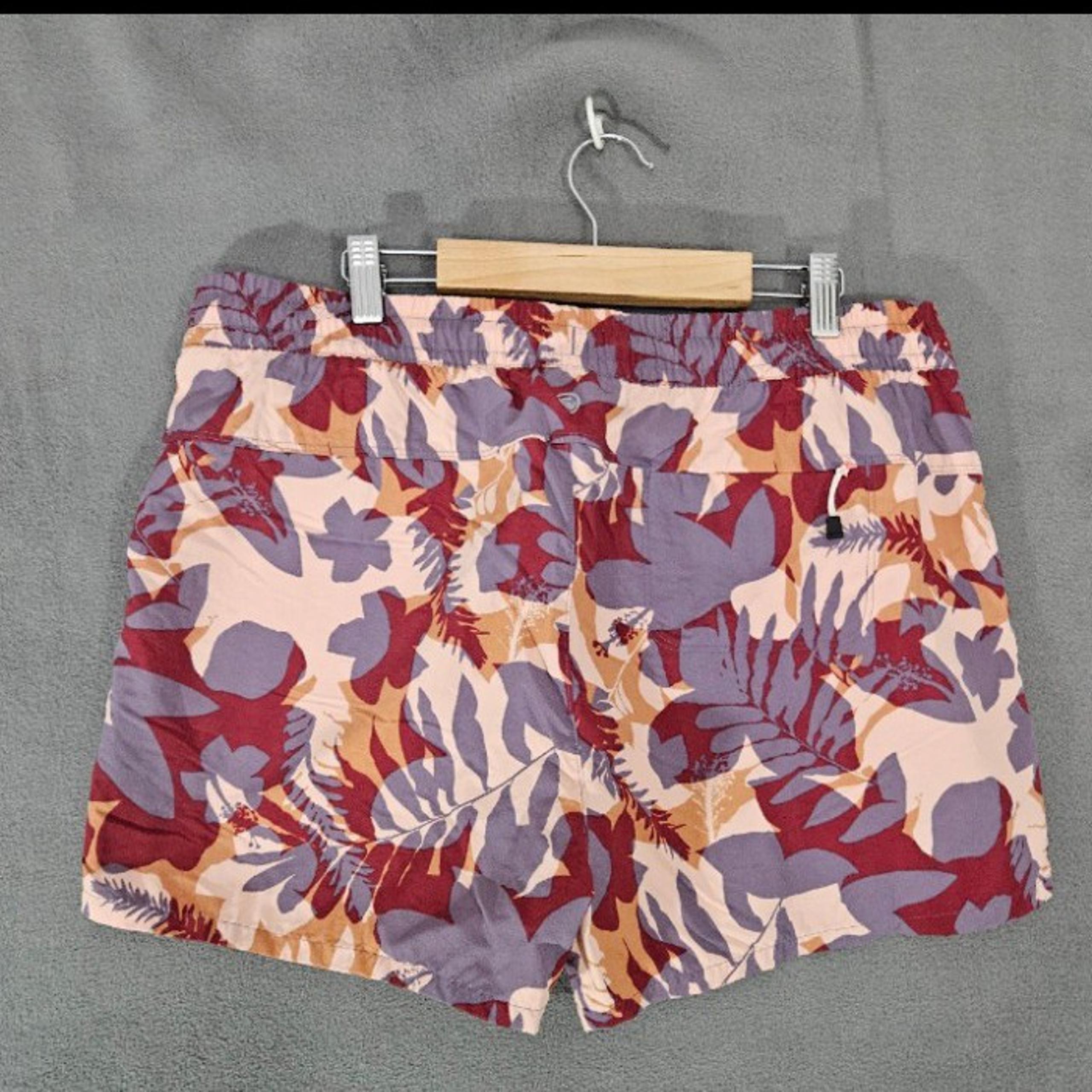 Eddie Bauer Tidal Shorts Women's Large Tall Royal Red Print