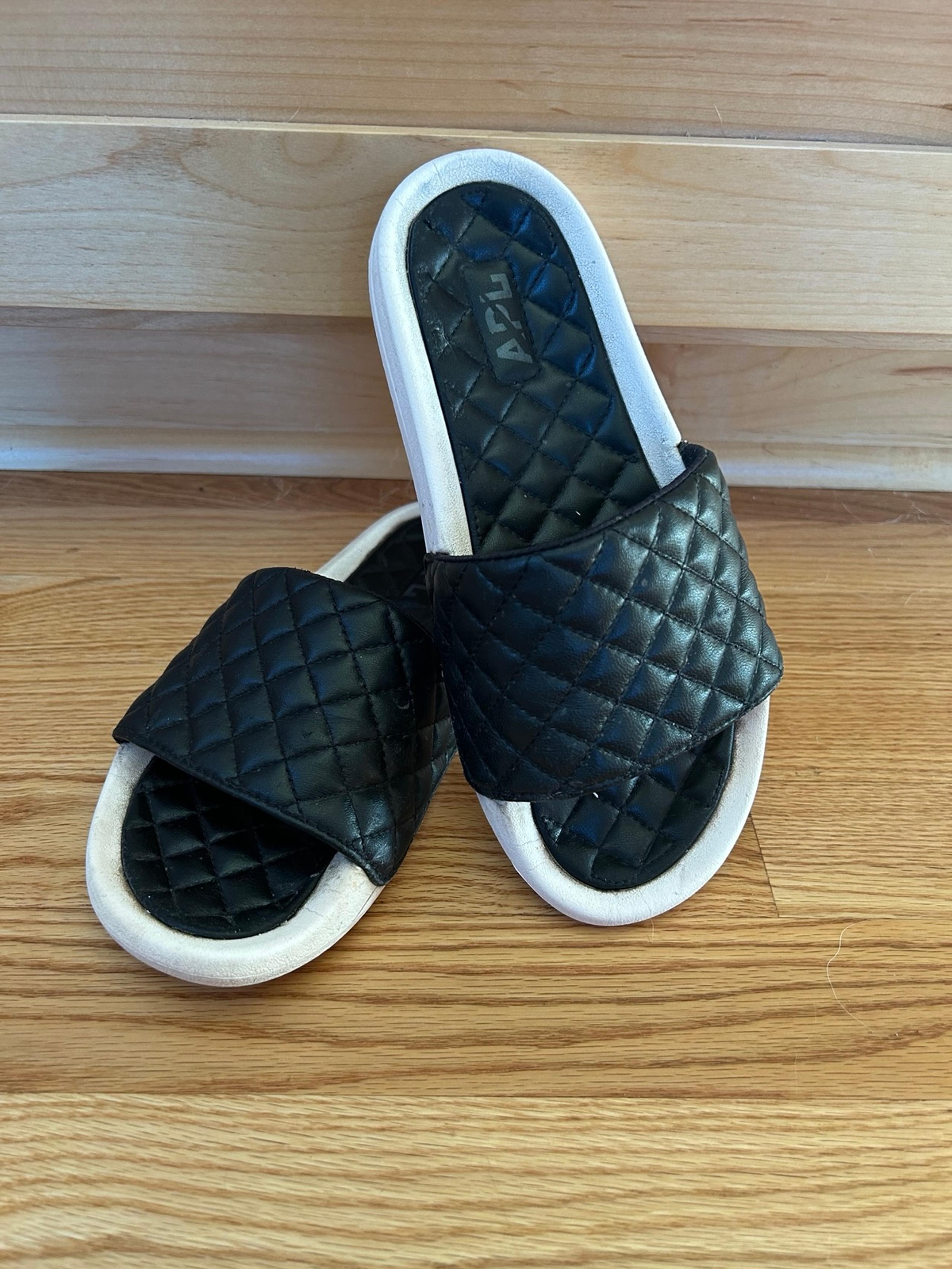 APL Athletic Propulsion Labs Women’s Size 7 Lusso Slides Black/Pristine