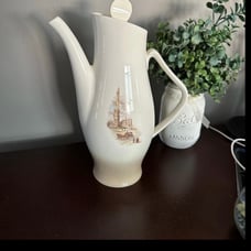 Vintage coffee tea pot Chicago Water Tower Mid-America Heritage Canonsburg Potte
