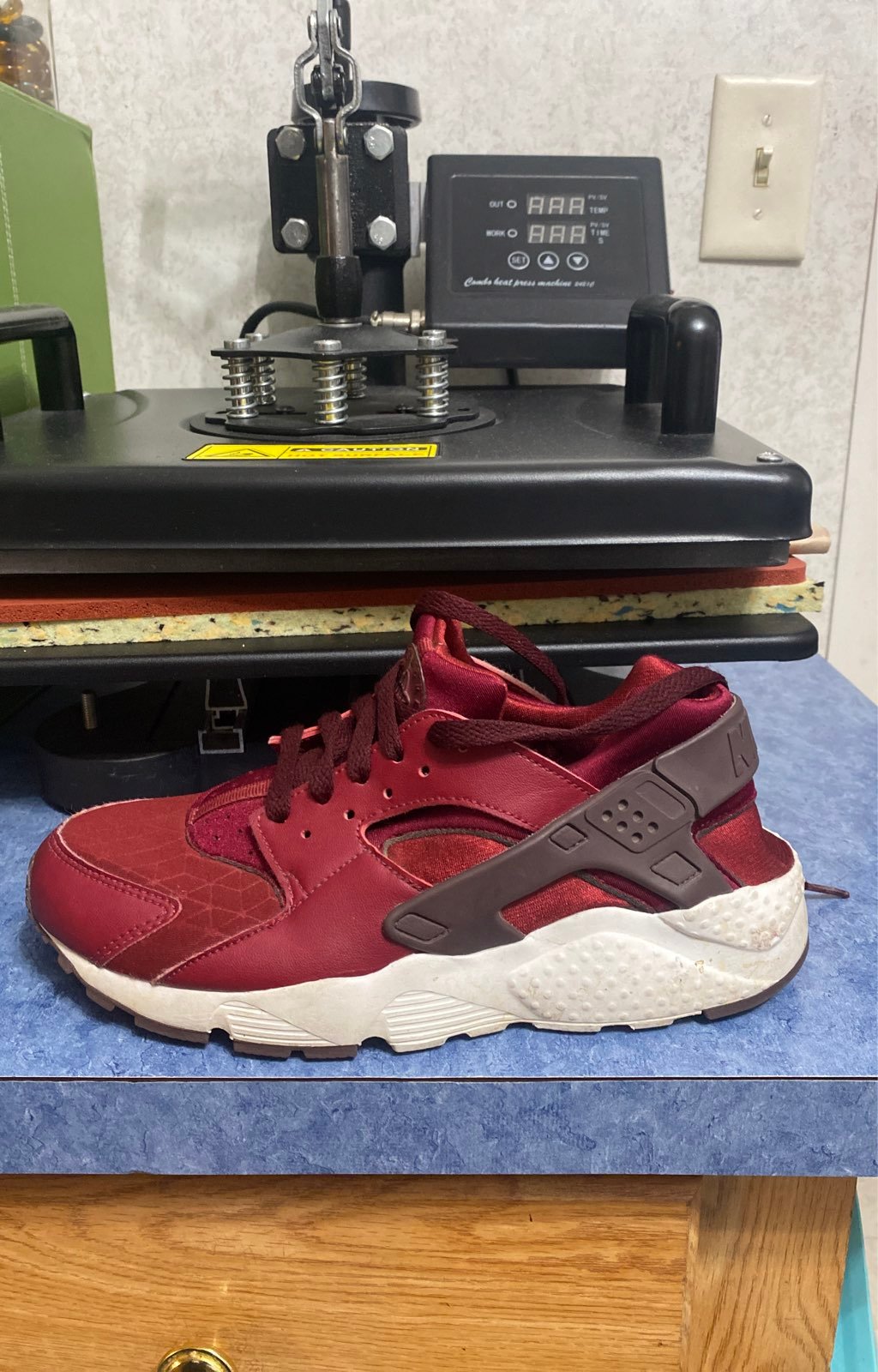 Nike Air Huarache Dark Beetroot (W)SZ6.5Y
