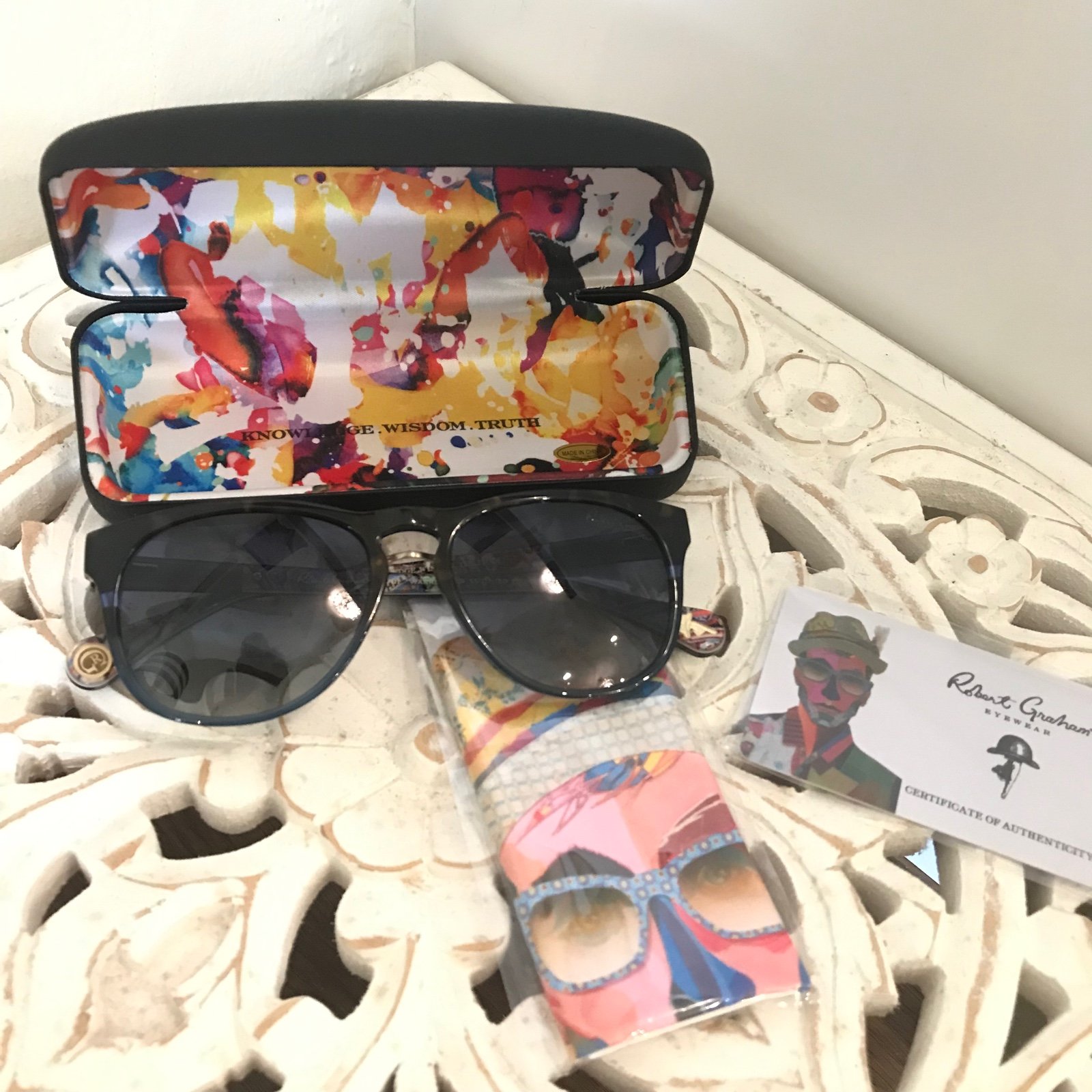 NWT Robert Graham sunglasses