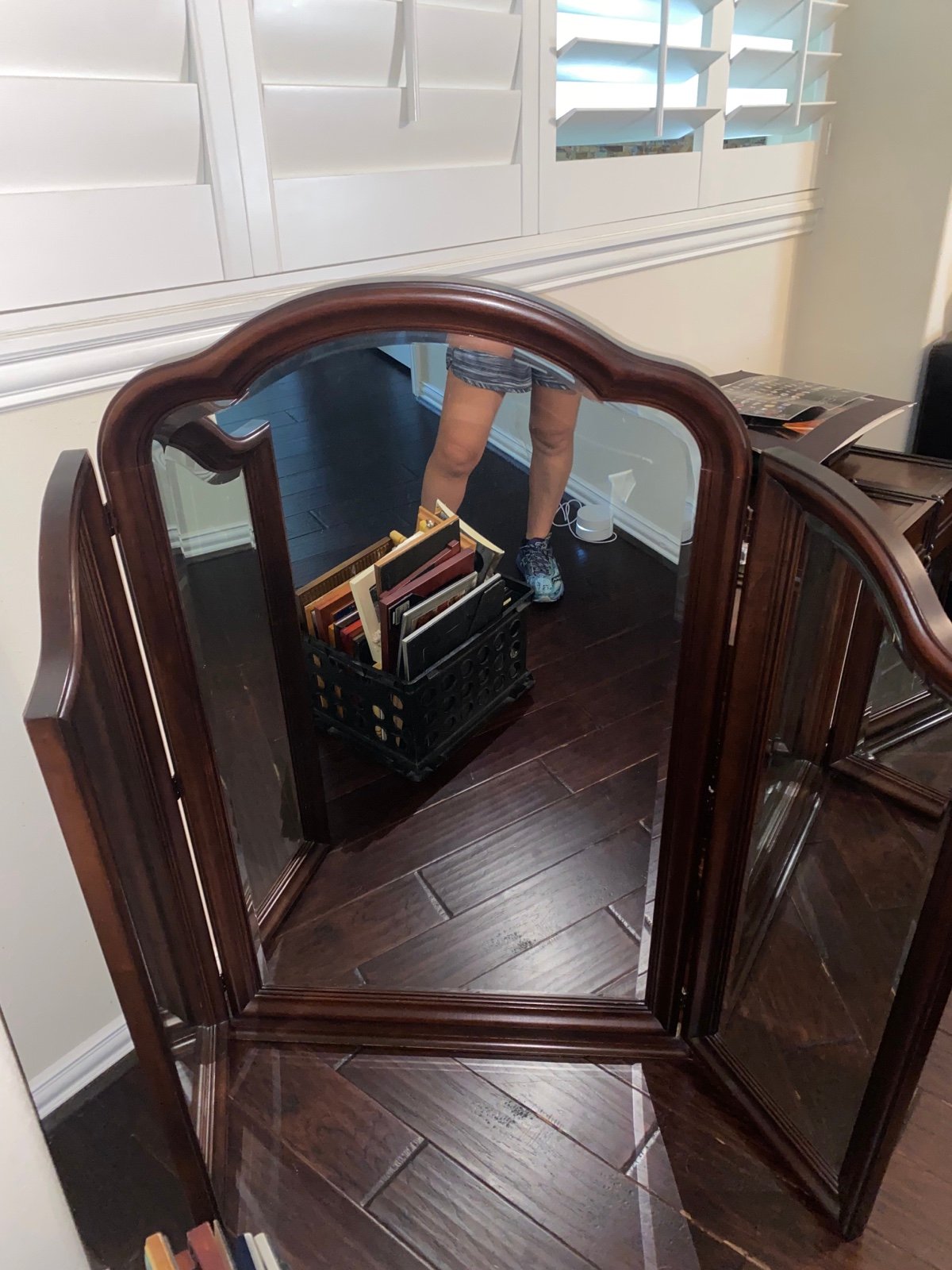 Durham Furniture tri fold vanity mirror local pickup only