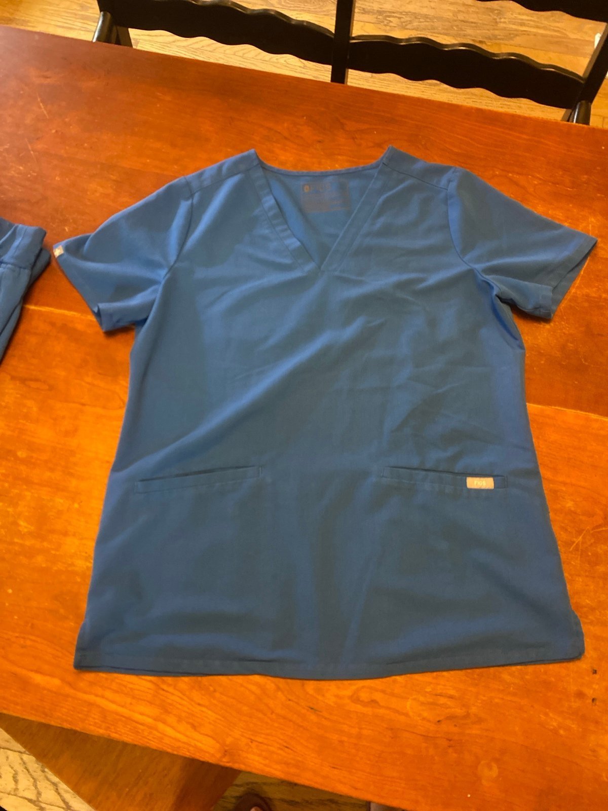Figs Scrubs 2 tops & 2 bottoms size Medium