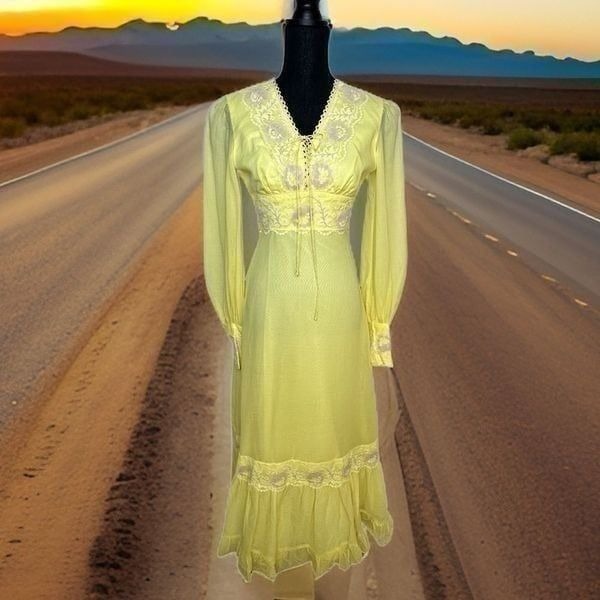 MONTGOMERY WARD Vintage Light Yellow Maxi Formal Dress Size 5/6