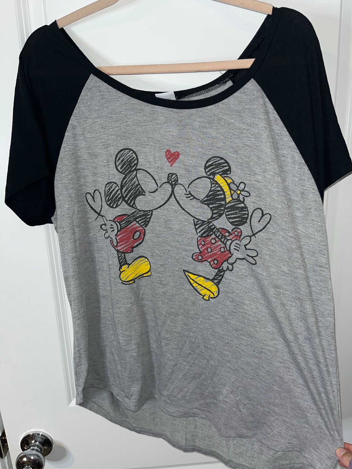 Disney Official Women’s Mickey & Minnie Kissing Printed 3/4 Sleeves Top Size 1X