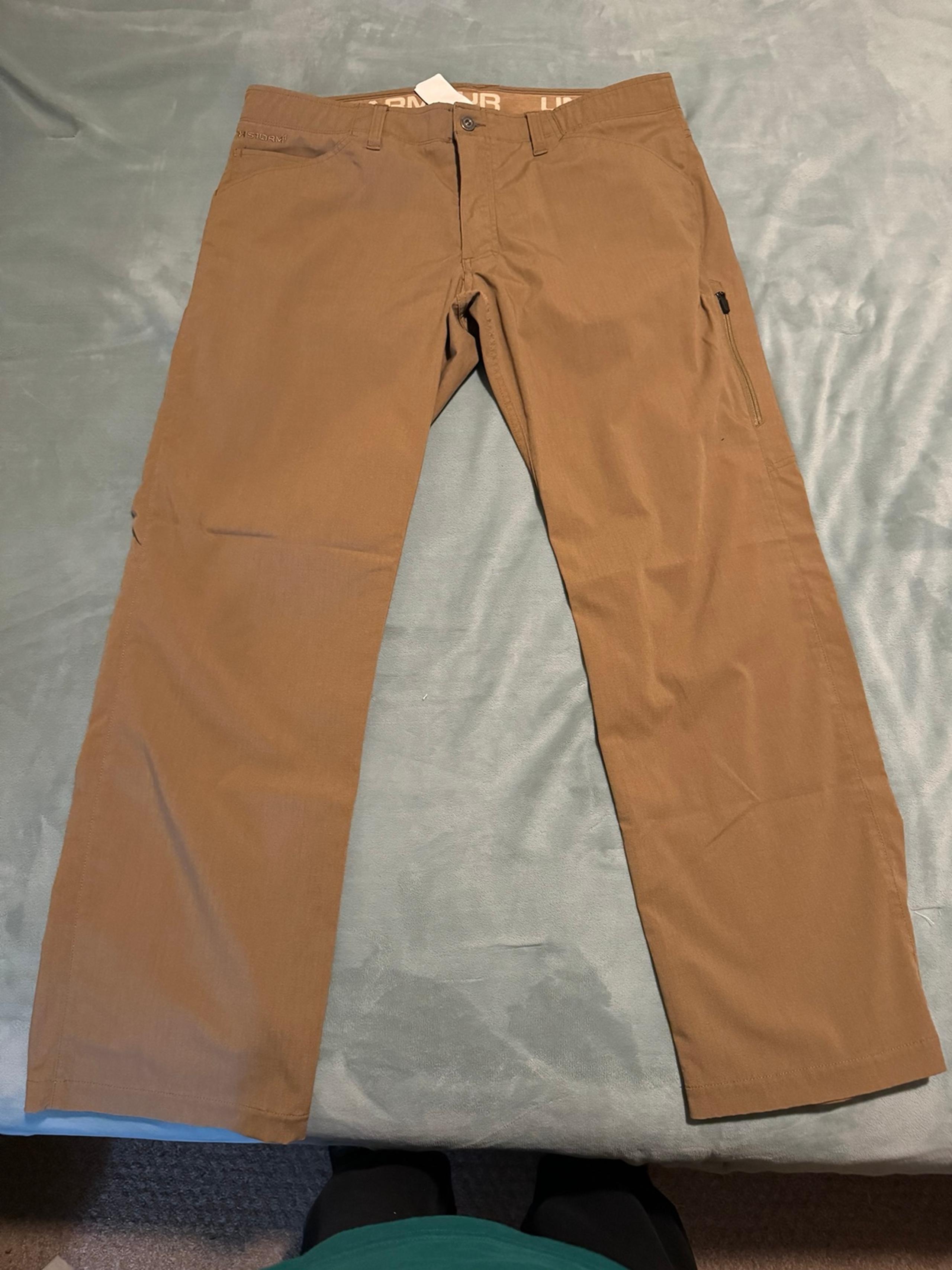 Under Armour mens khaki pants