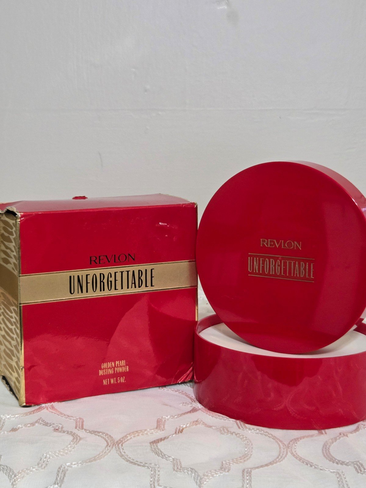 Vtg Revlon 'Unforgettable' Golden Pearl Dusting Powder 5 OZ NEW DISCONTINUED