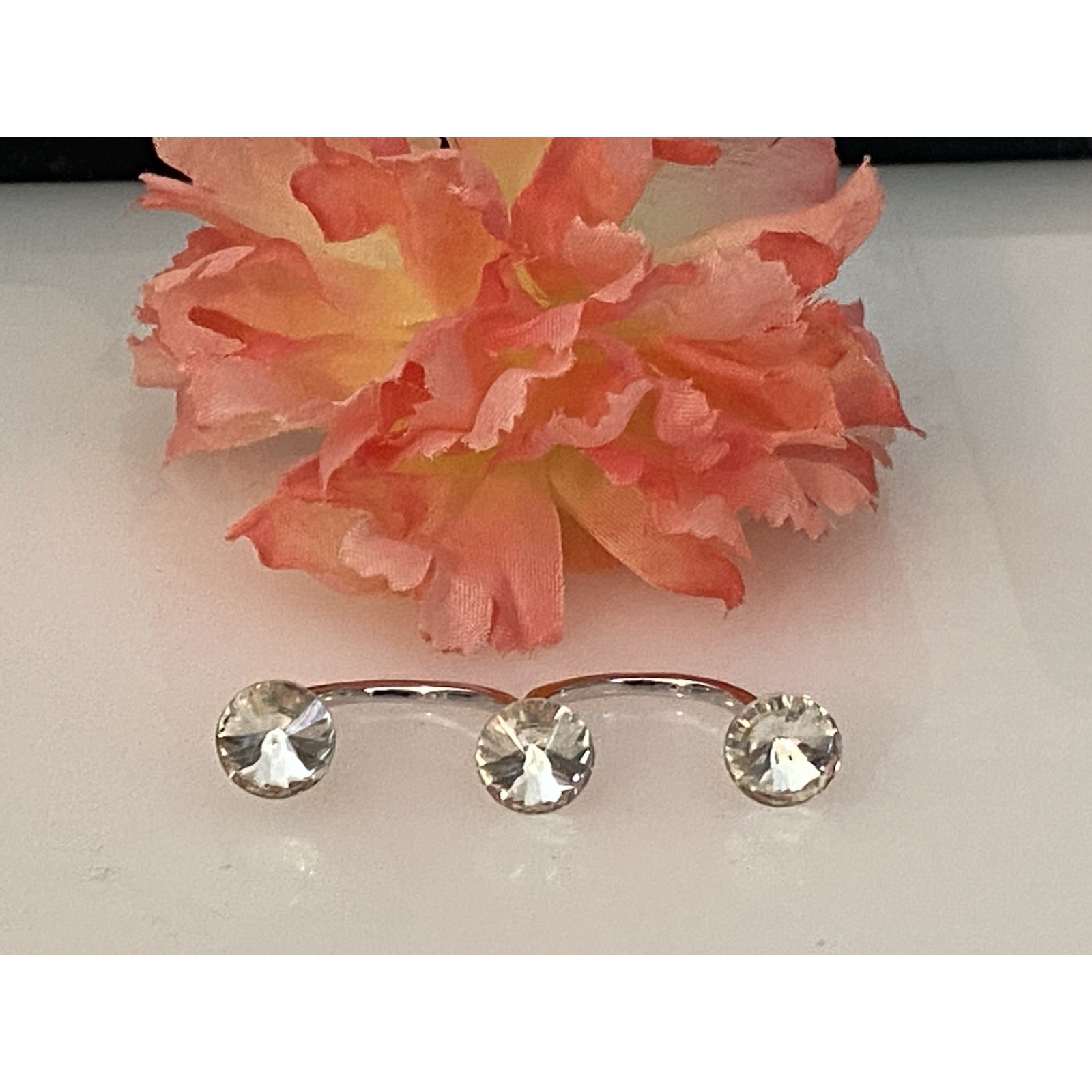 Silver Tone Authentic Design Double Finger Ring With Clear Large Rhinestones EUC