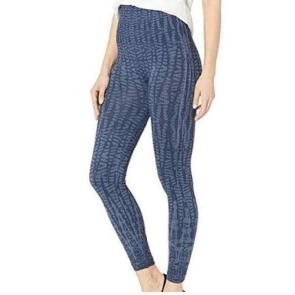 SPANX Look At Me Now Seamless Leggings Size M