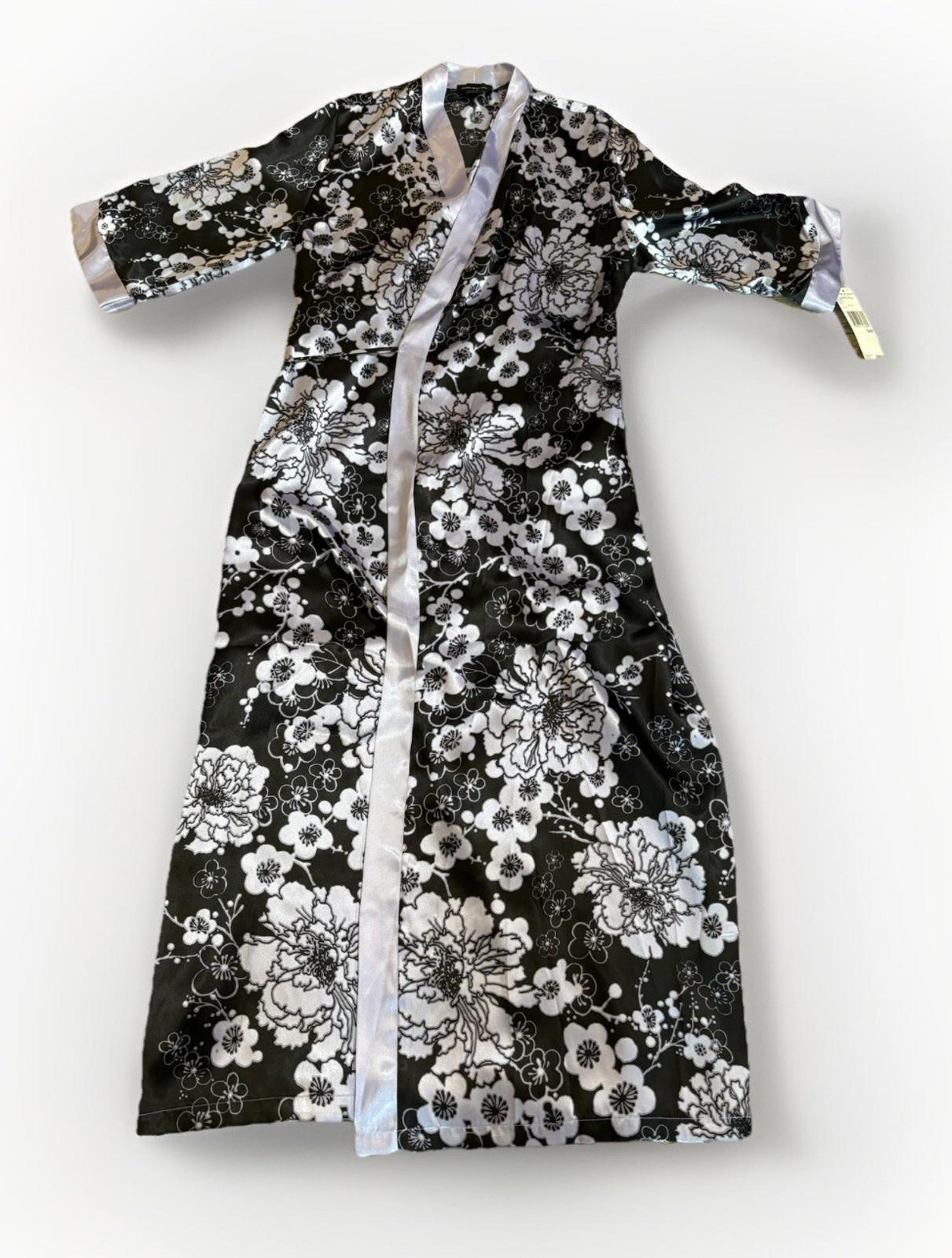 JONES NEW YORK Kimono Womens S/M Wrap ROBE Purple Black FLORAL Belted NEW (A26)