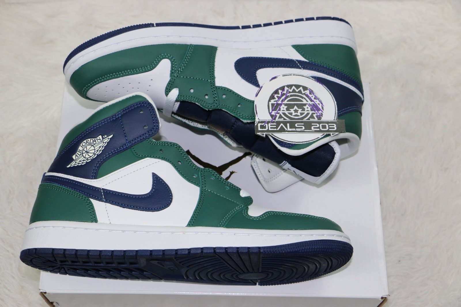 Women’s Air Jordan 1 Mid SE Noble Green DZ5326 300Adult Sneakers Size 10 New