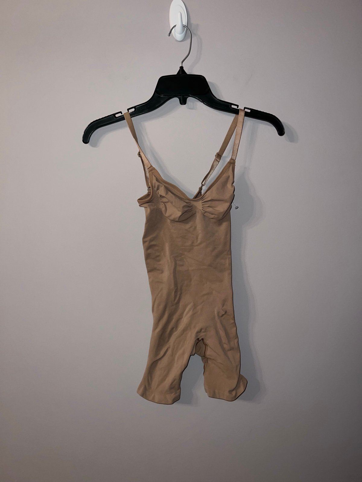3432 NWOT SKIMS SHAPEWEAR seamless sculpt mid thigh bodysuit sienna M