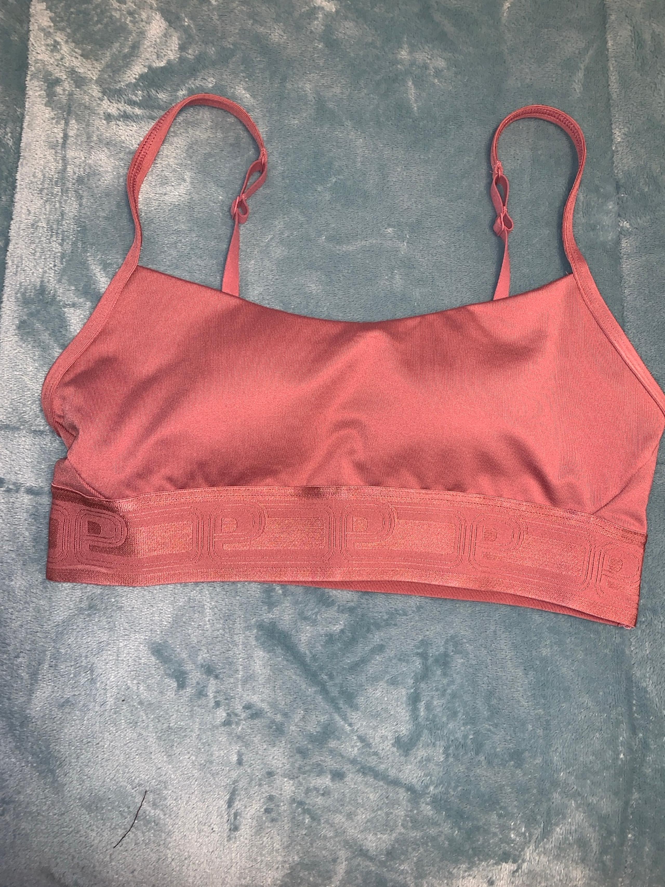 PINK women’s small sports bra