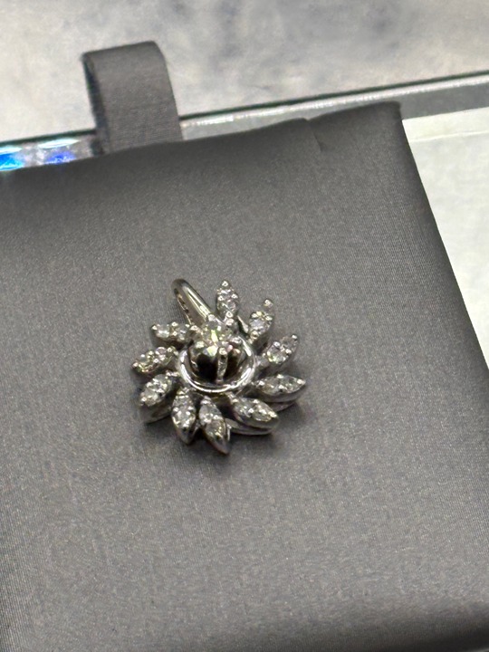 Ladies 14 Karat White Gold Diamond Swirl Floral Pendant