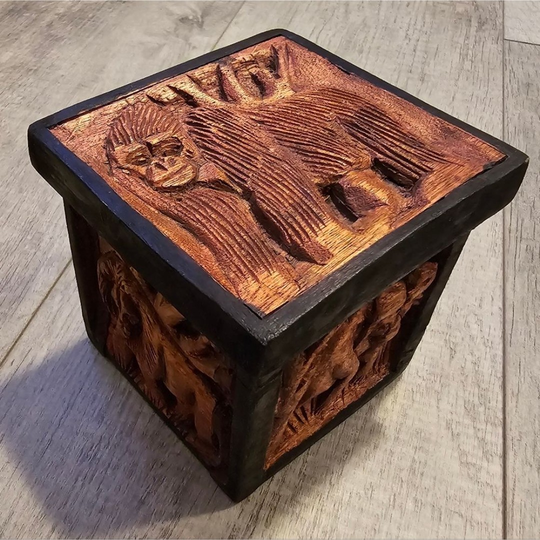 AFRICAN Hand Carved Wood Trinket Box Vintage Folk Art Wild Animals