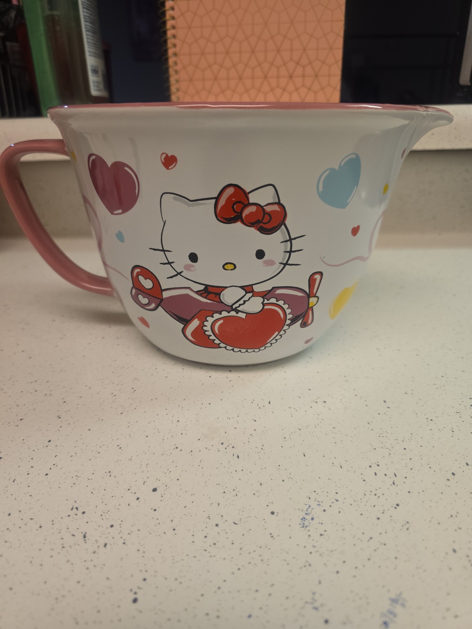 HELLO KITTY LARGE CERAMIC MIXING BOWL VALENTINES COLLECTION NEW ITEM.