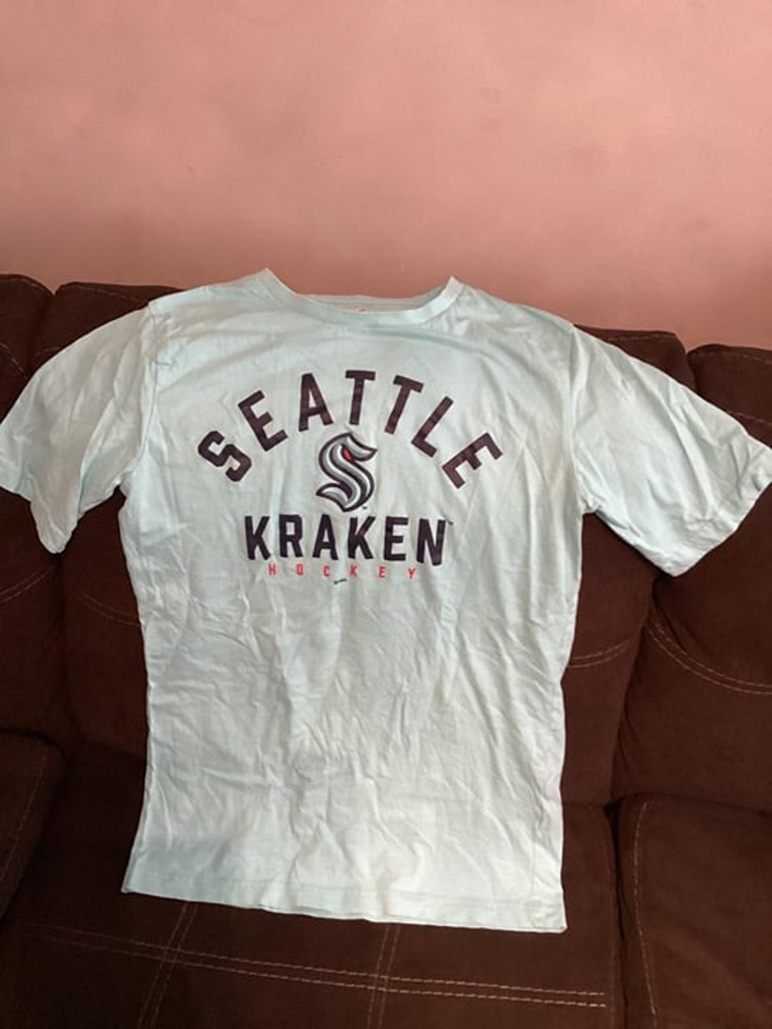 Fantástics Seattle  Krakens NHL Men’s Hockey T Shirt size small