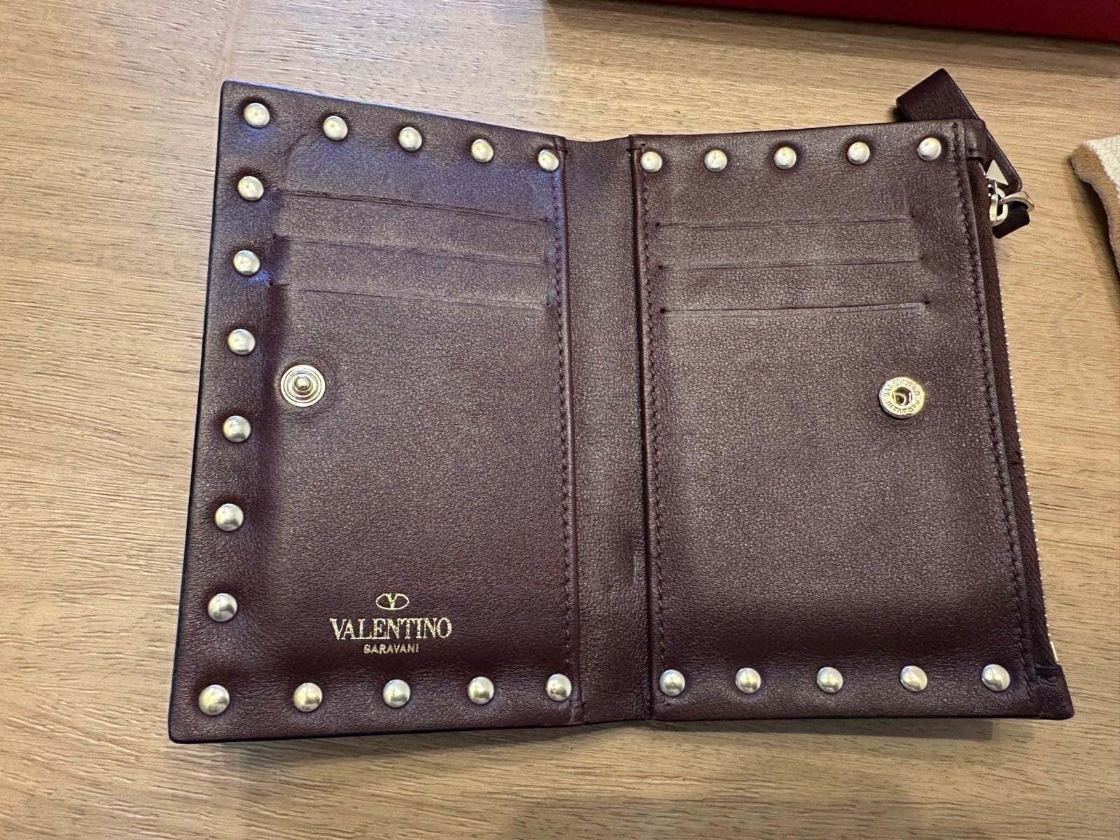Vltn パスポートカバー for メンズ インチ ブラック | Valentino JP