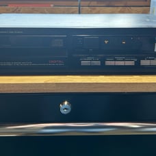 Fisher AD-844 Compact Disk Digital Audio Player