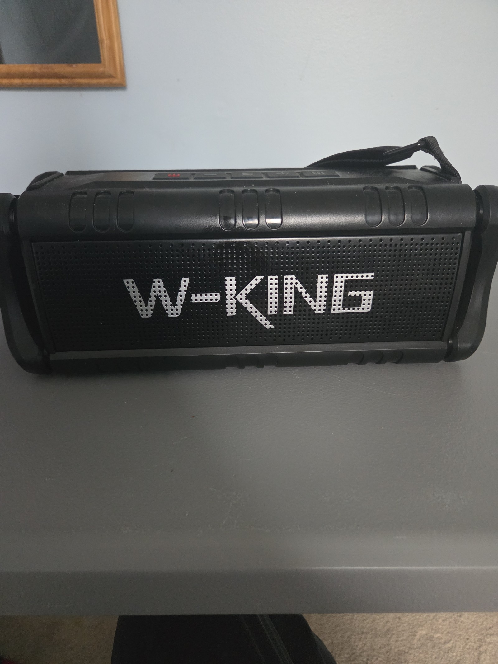 W king bluetooth speaker