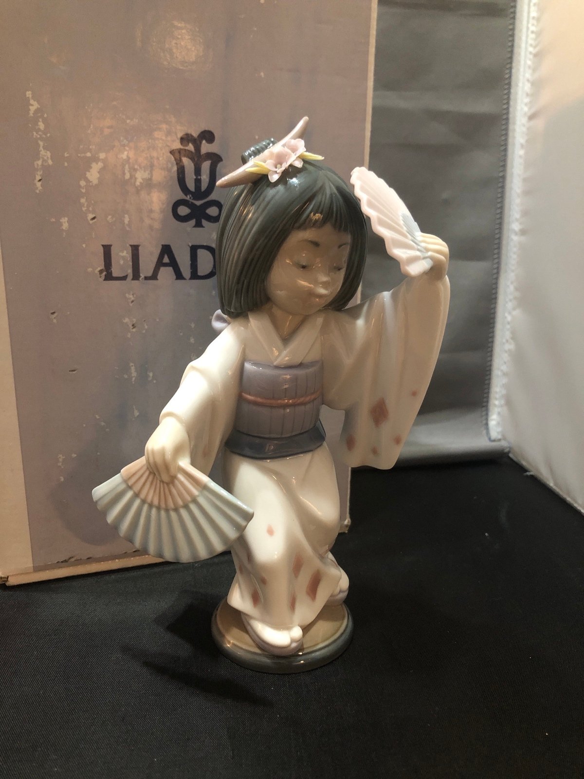Lladró Figurine Japanese Girl With Fans