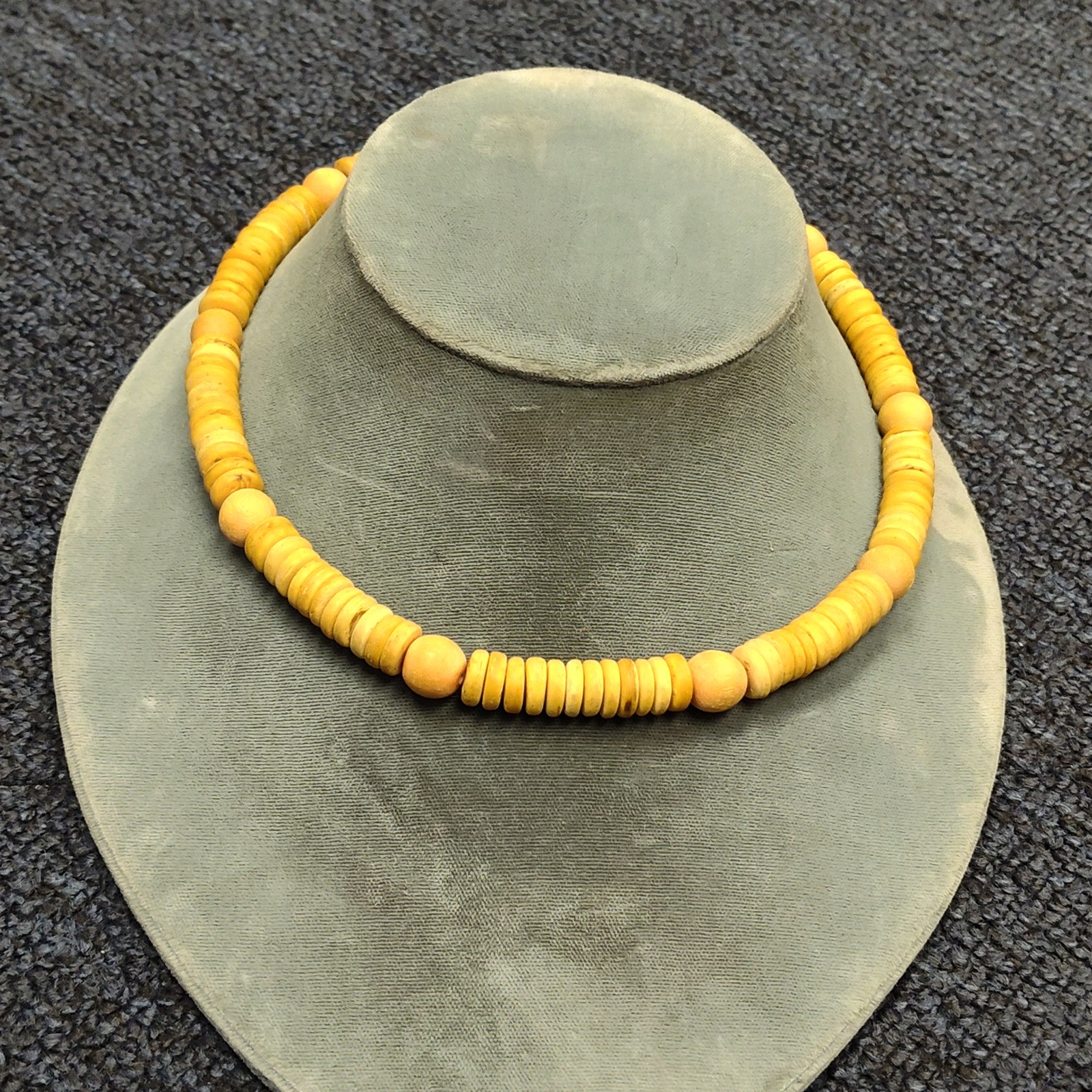 Vintage Moines Gerda lynggaard yellow gold coconut shell bead necklace