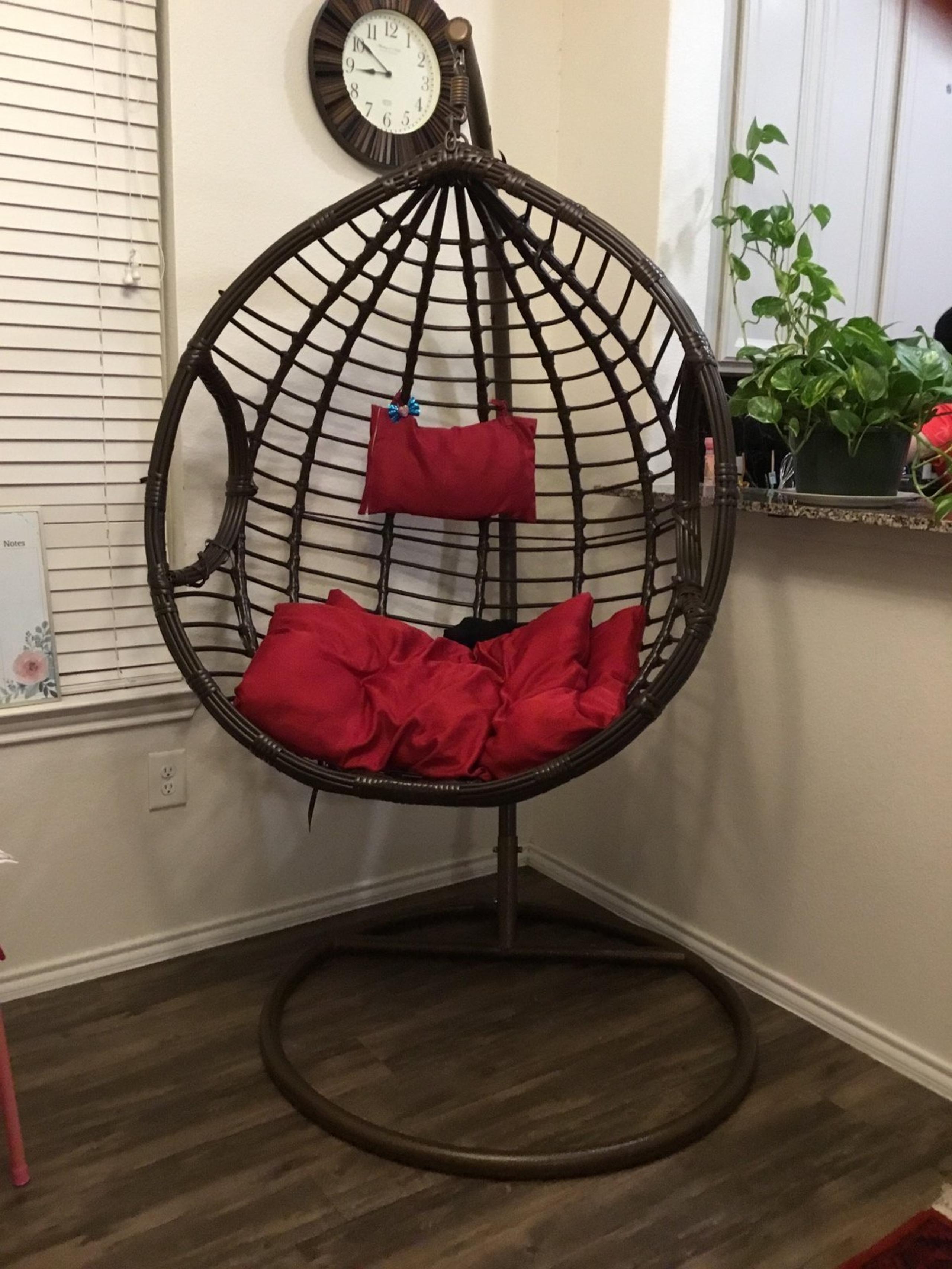 A moving egg chair