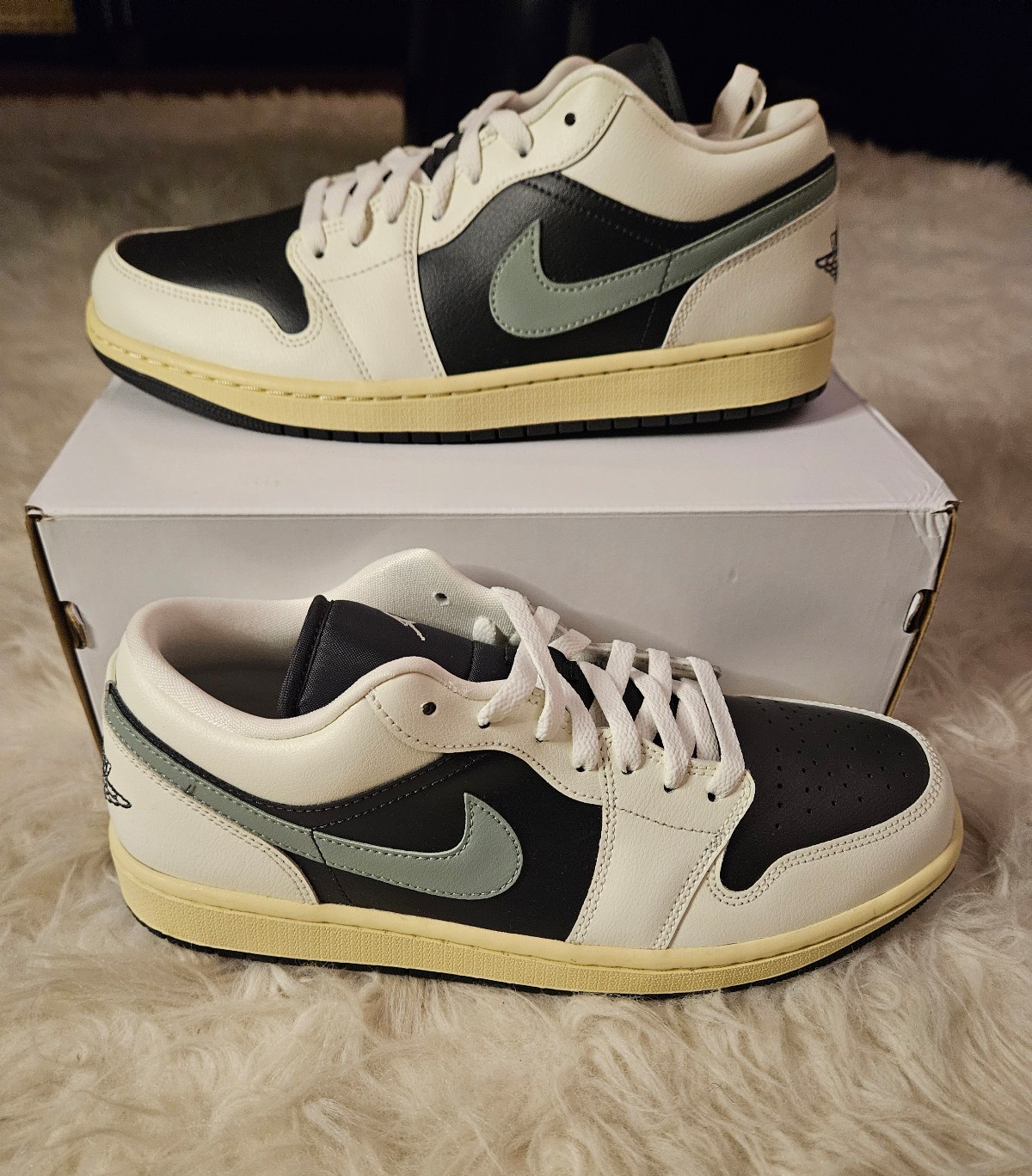 WOMEN’S AIR JORDAN 1 LOW SE SZ 12
