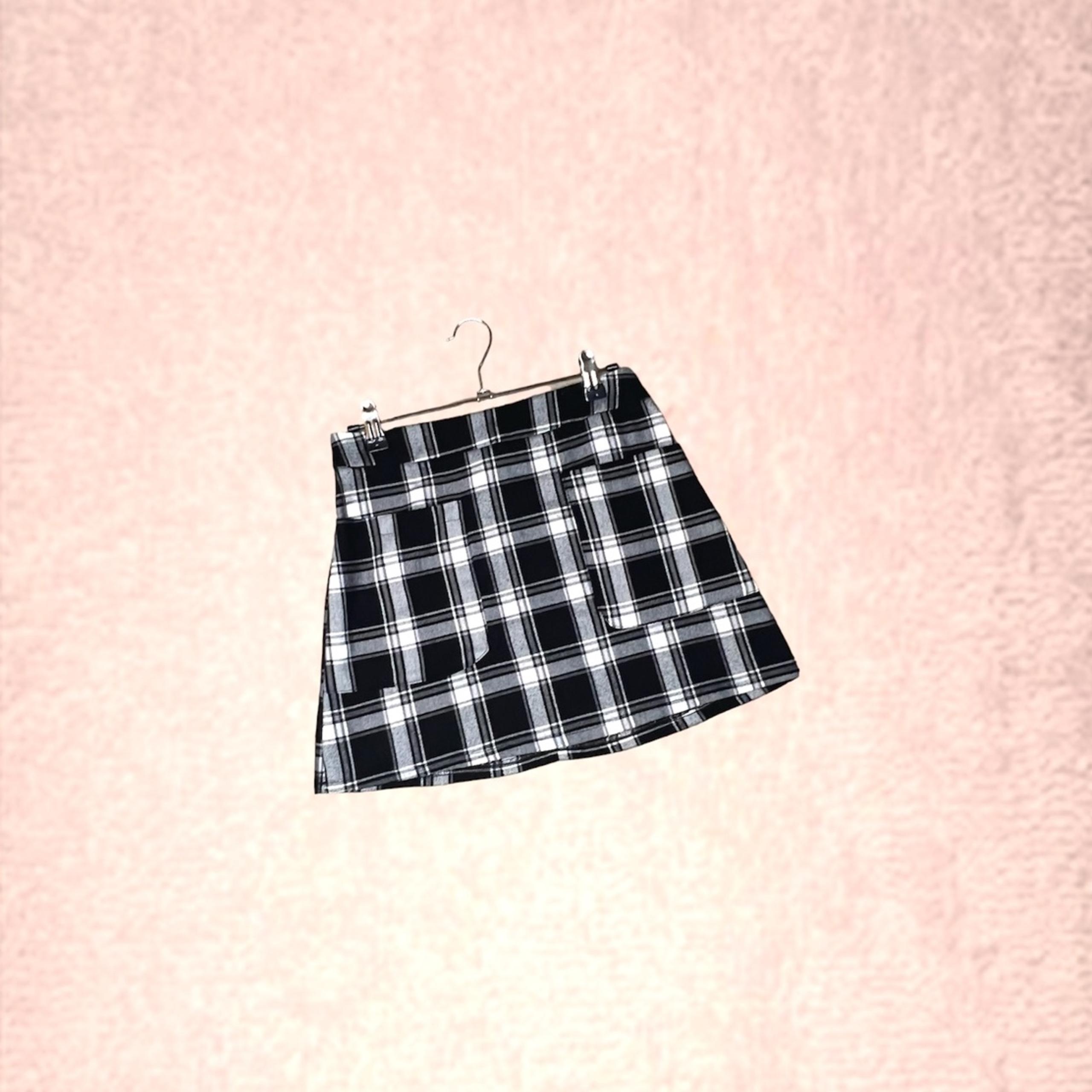 BNWOT SEEK THE LABEL B&W PLAID SKIRT XS