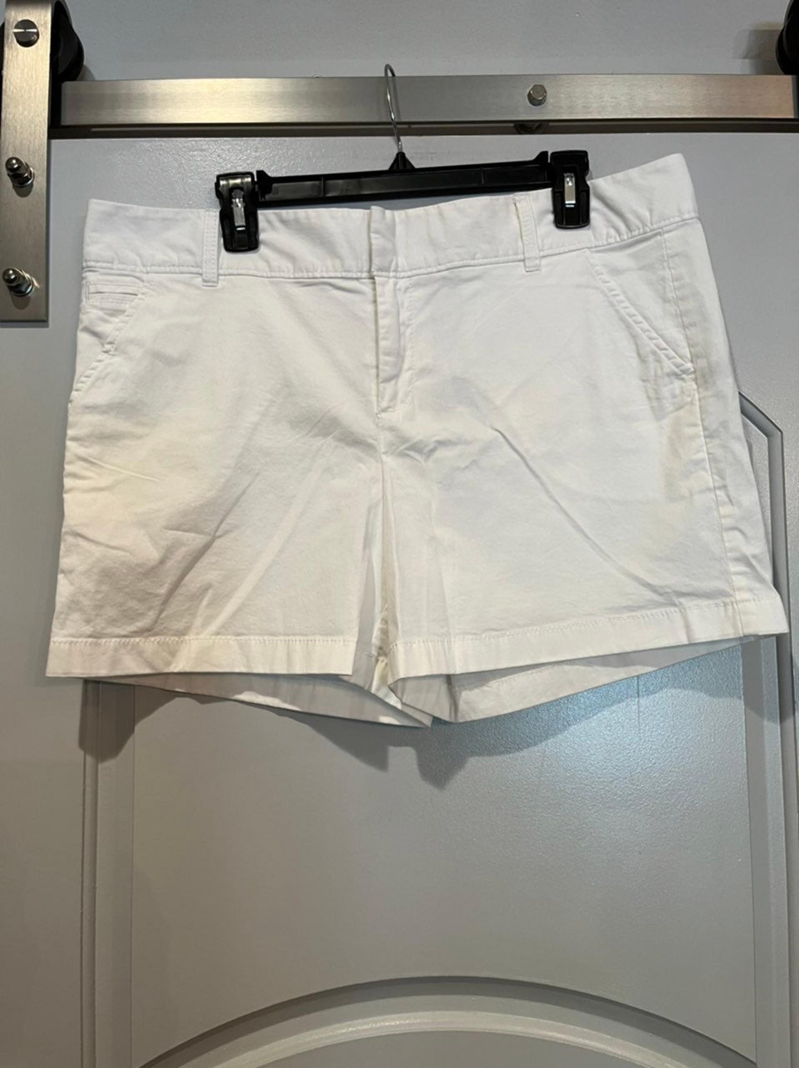 Creamy white Caslon soft chino shorts. GUC!