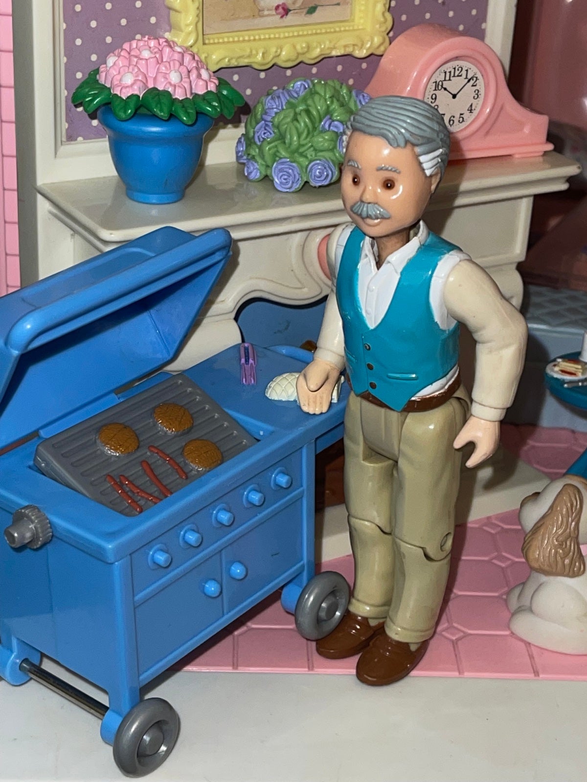 Loving family DREAM DOLLHOUSE grandpa grandma set grill DOG puppy LOT