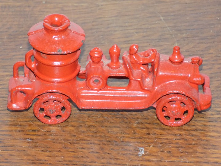 Vintage Cast Iron Fire Engine 5 Inch Toy