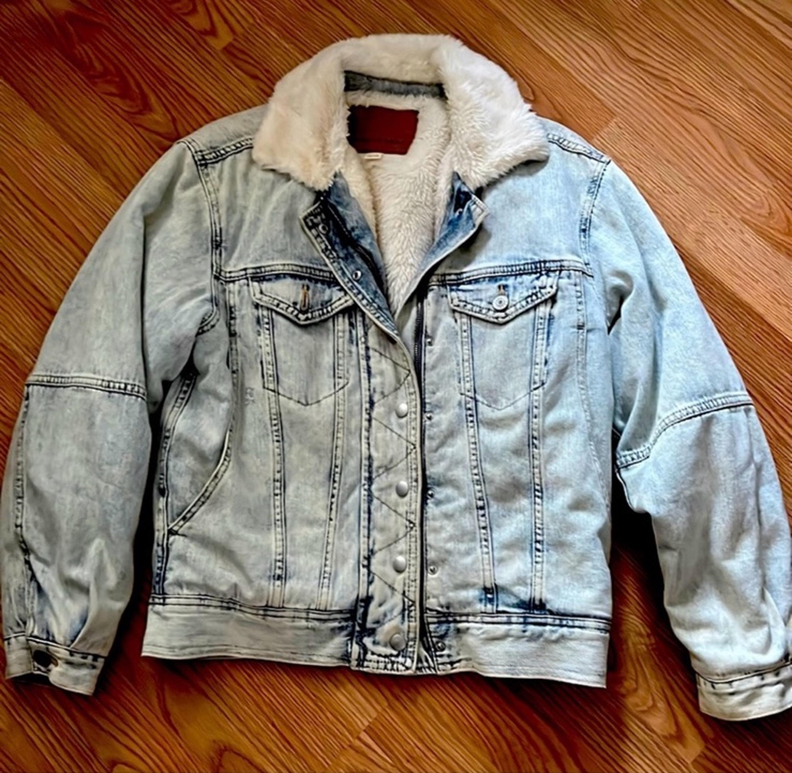 American Eagle AE soft fur lined acid wash jean jacket Size XS