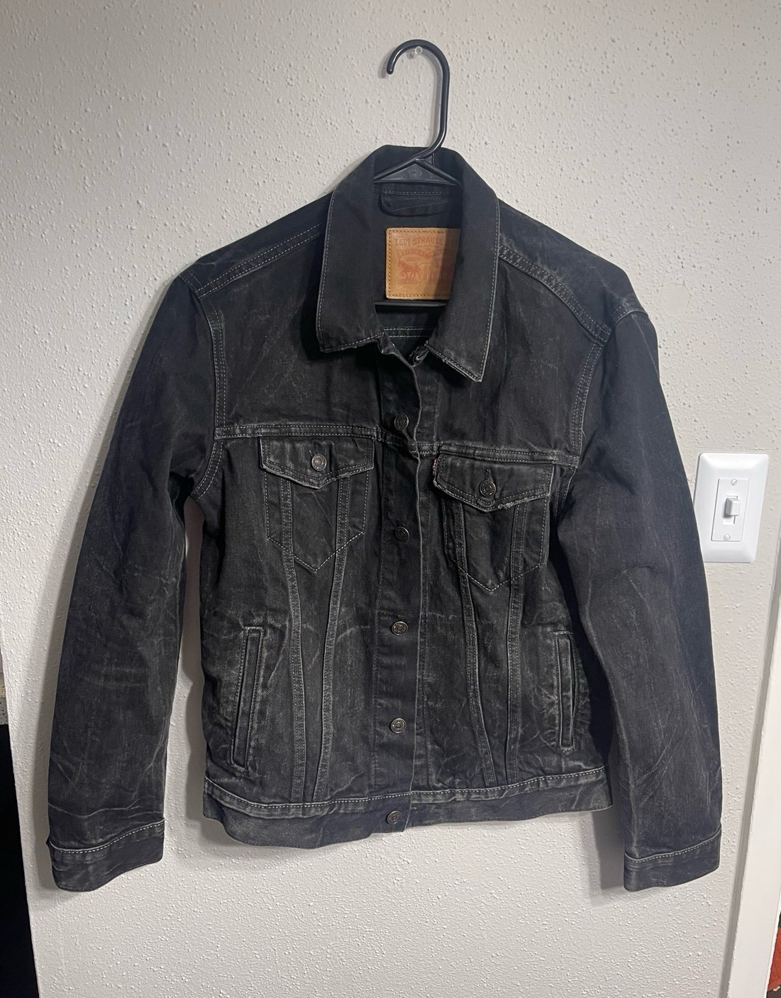 Levi’s distressed denim jacket black