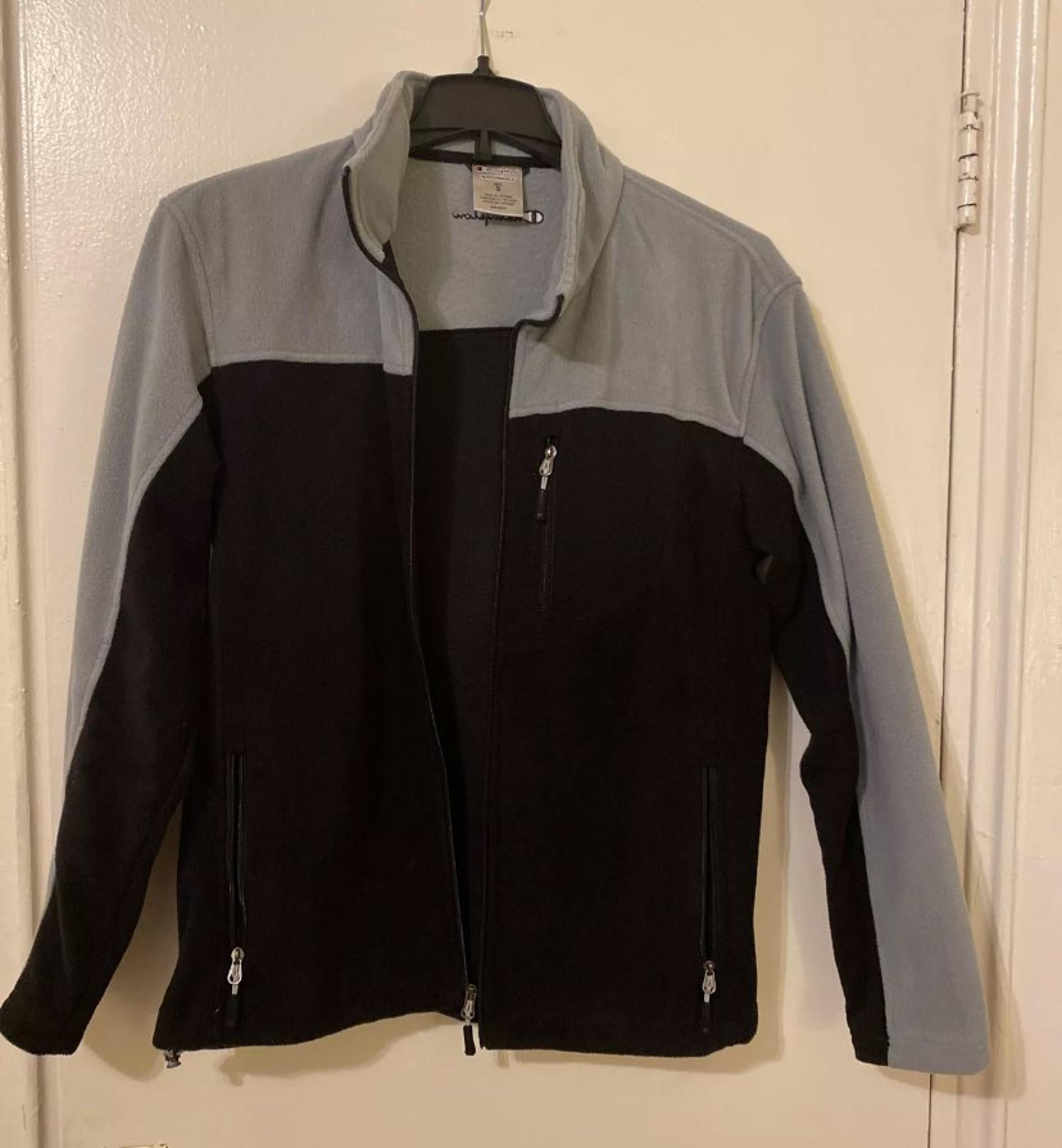 Champion Mens fleece jacket in a size Small