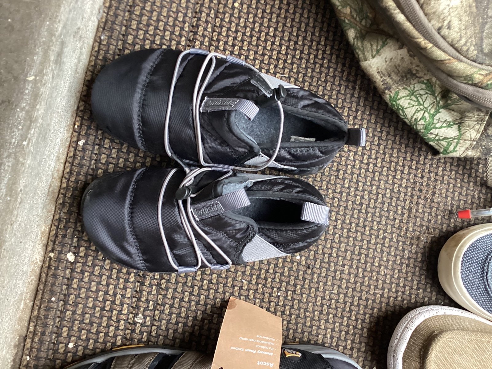 North side slipper shoes size 4