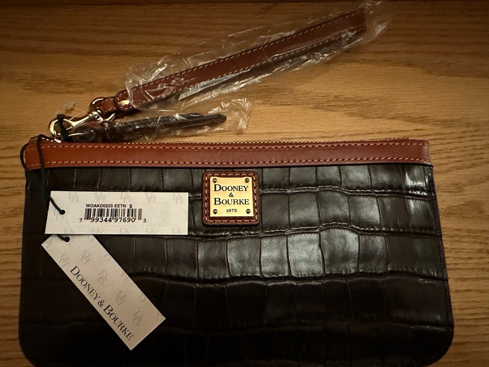 Dooney & Bourke Oakdale clutch wallet