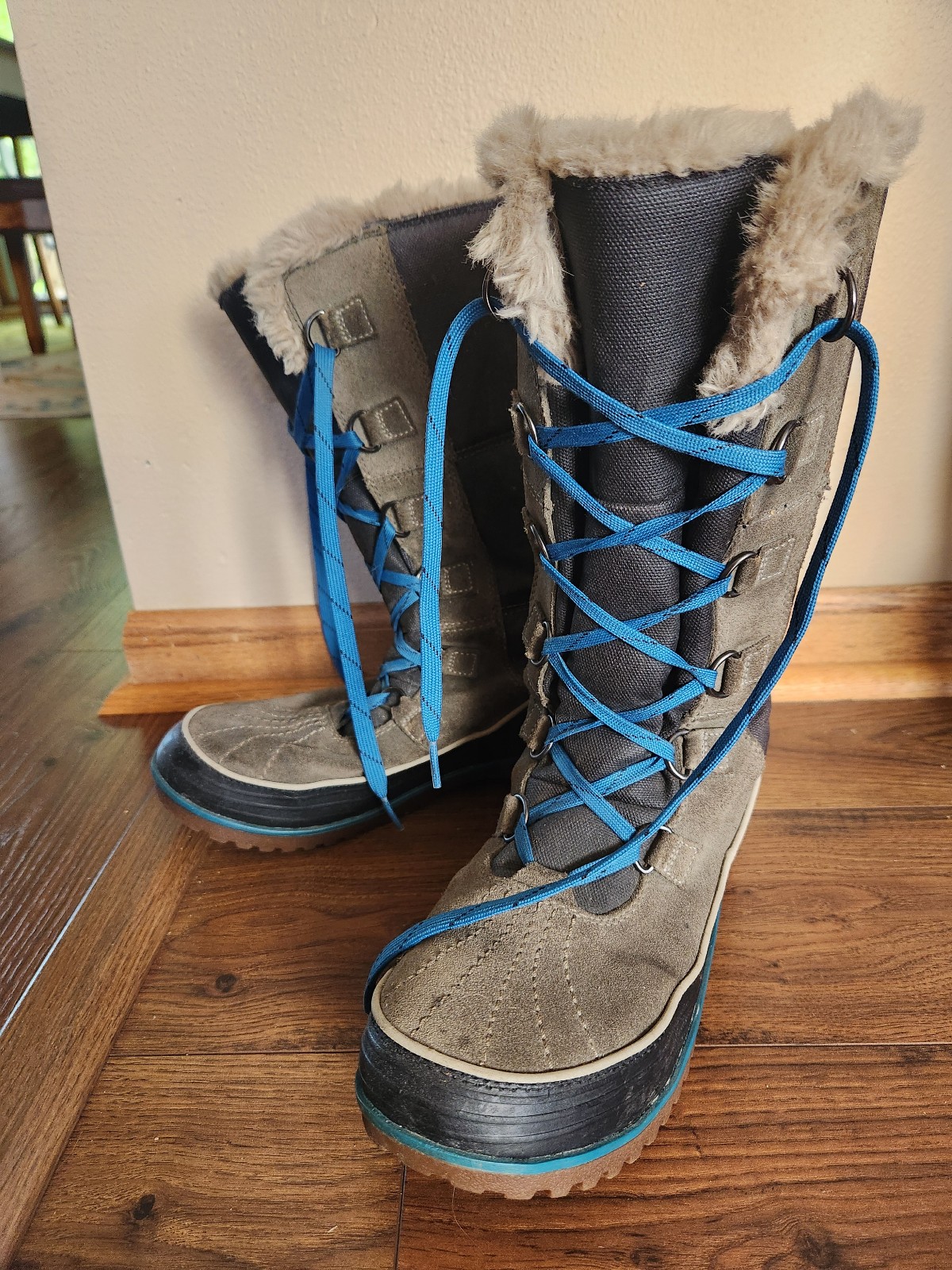 Size 10 Sorel Tivoli High boots