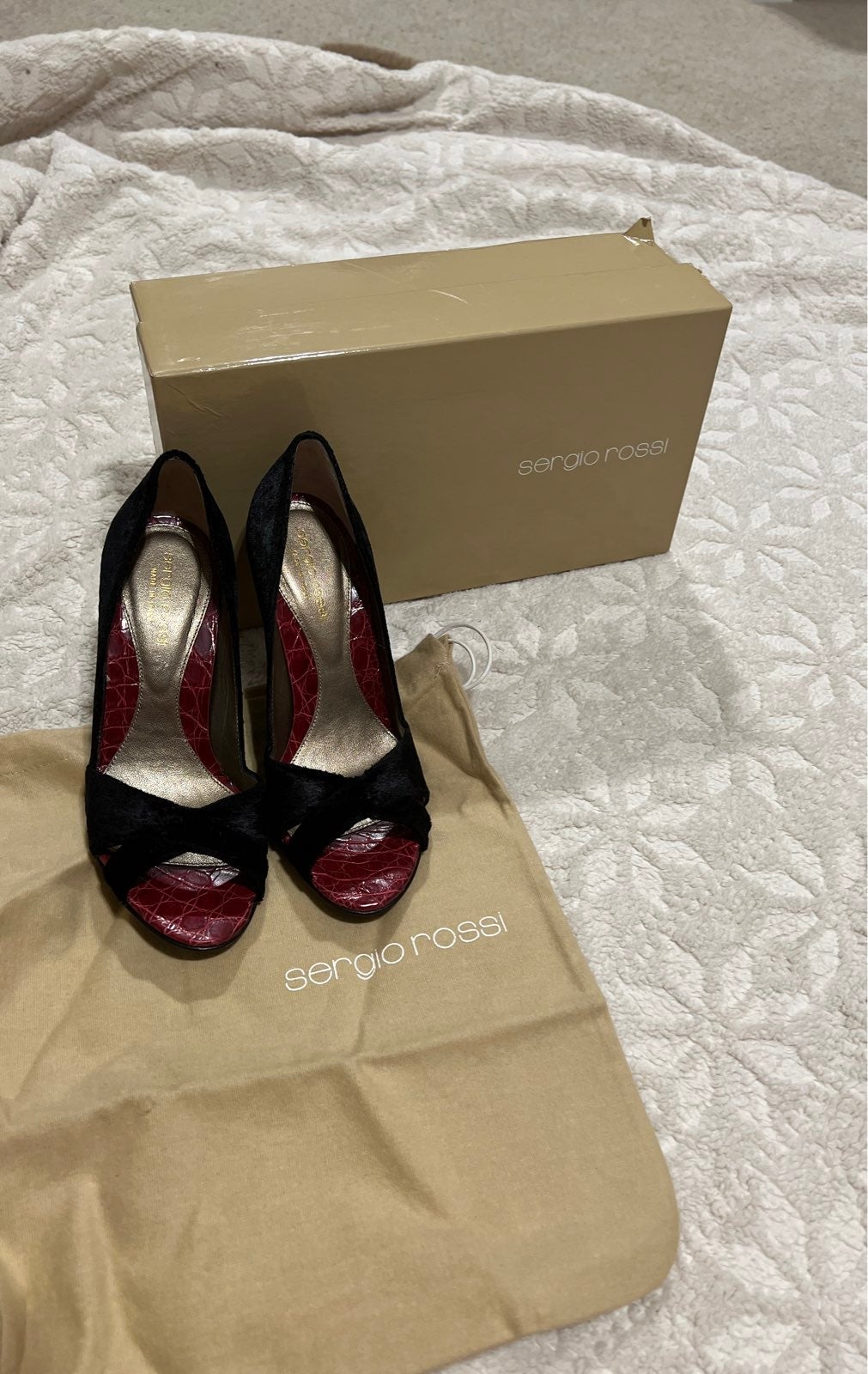 NIB Authentic Sergio Rossi Nero Velvet Pumps size 61/2