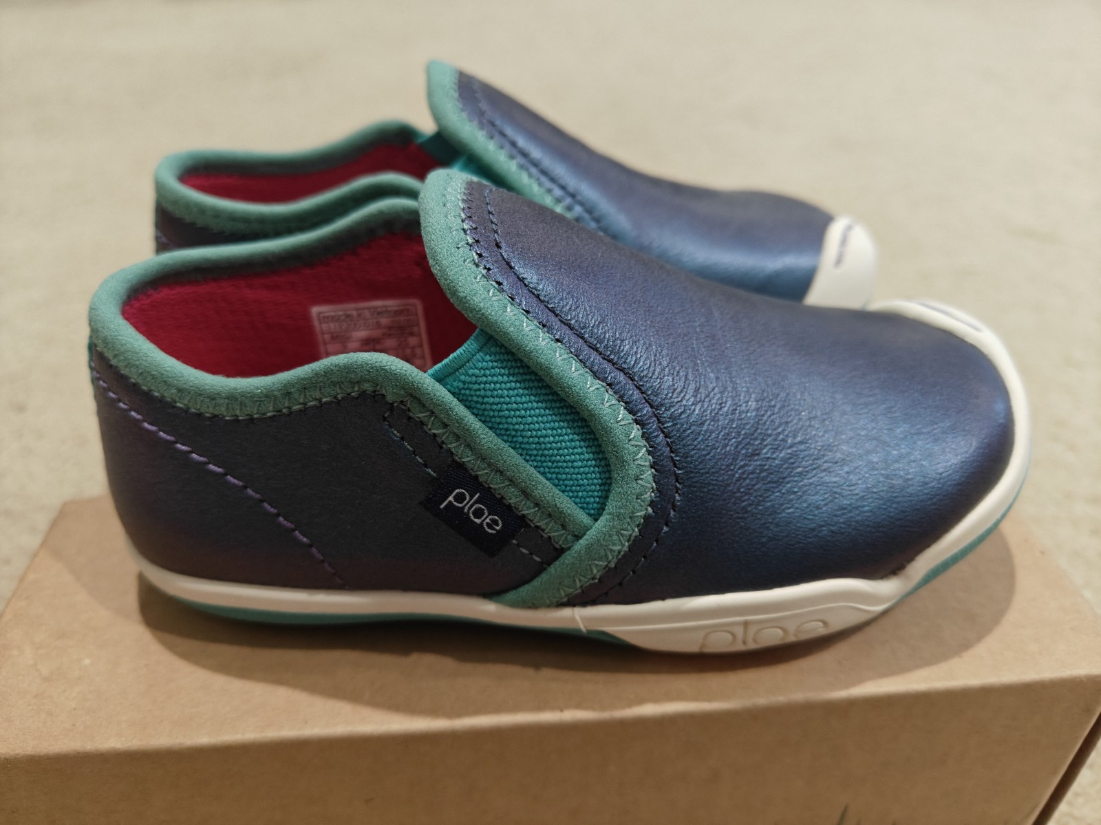 New Plae Migi in titanium quartz size 9 toddler