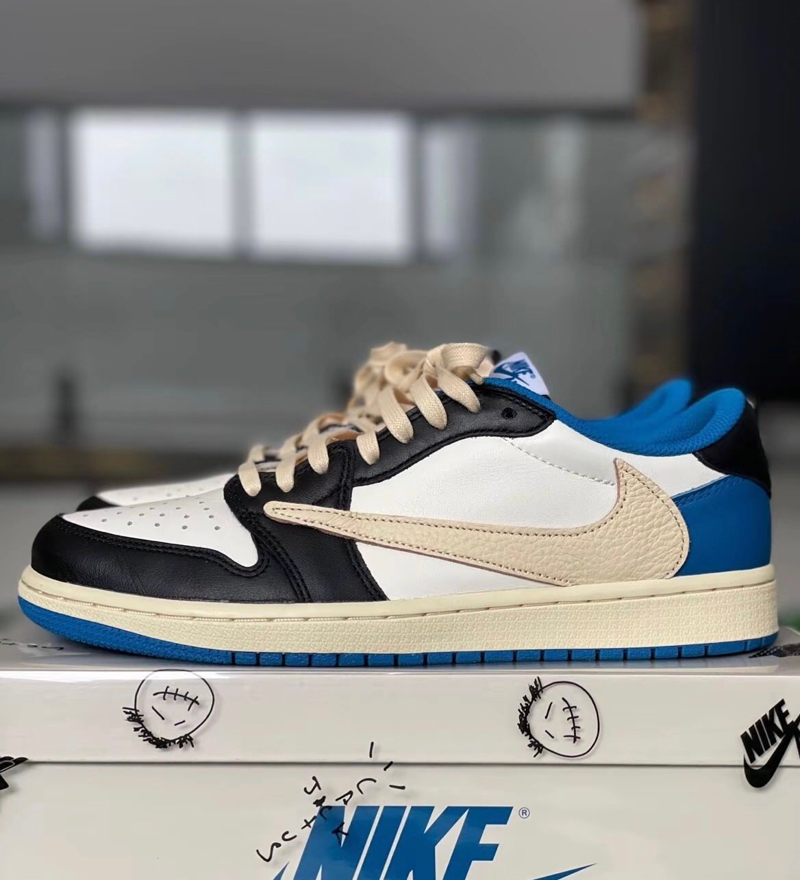 travis scott Jordan 1 low fragment