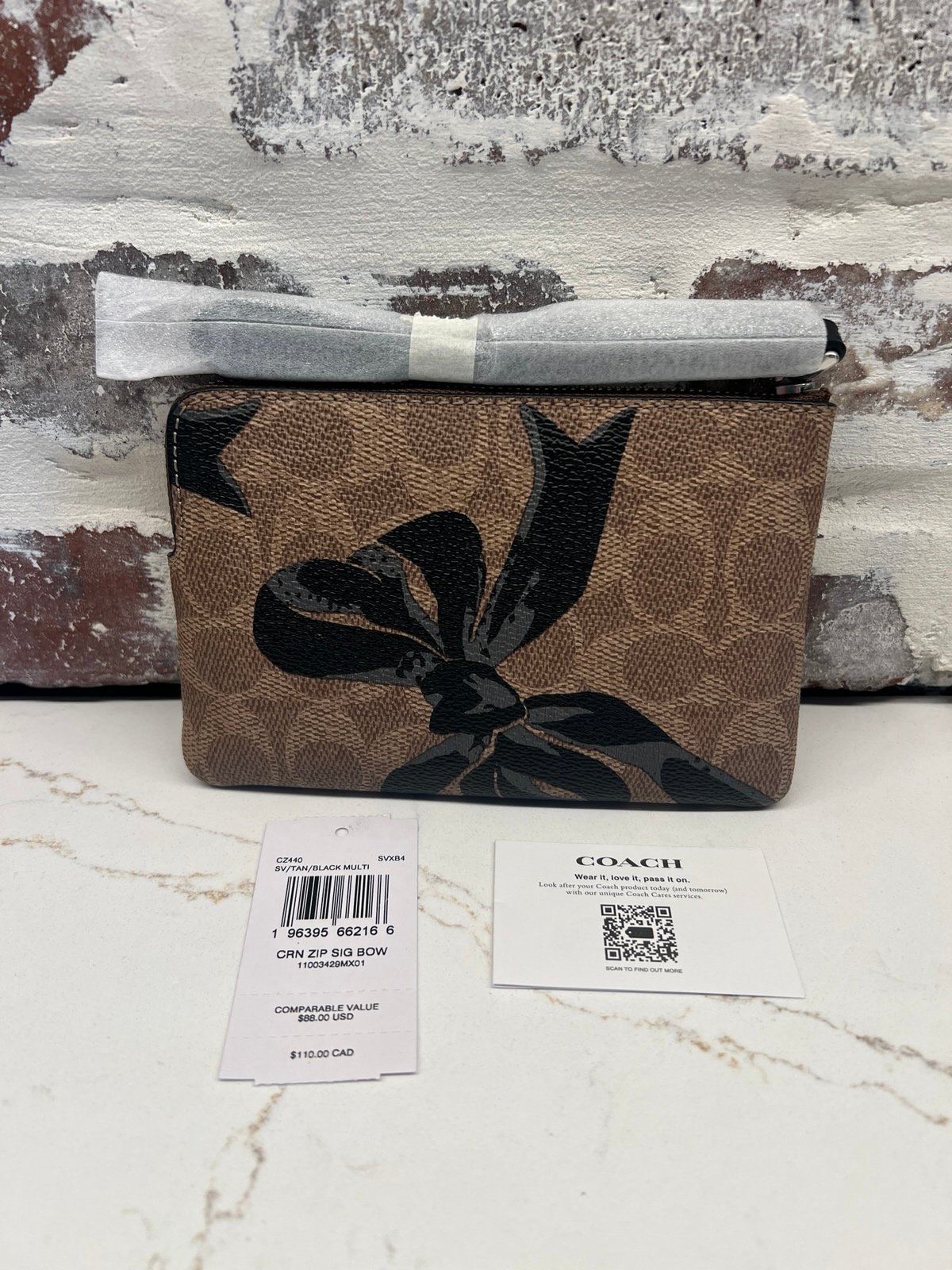 Coach wristlet bow print CZ440