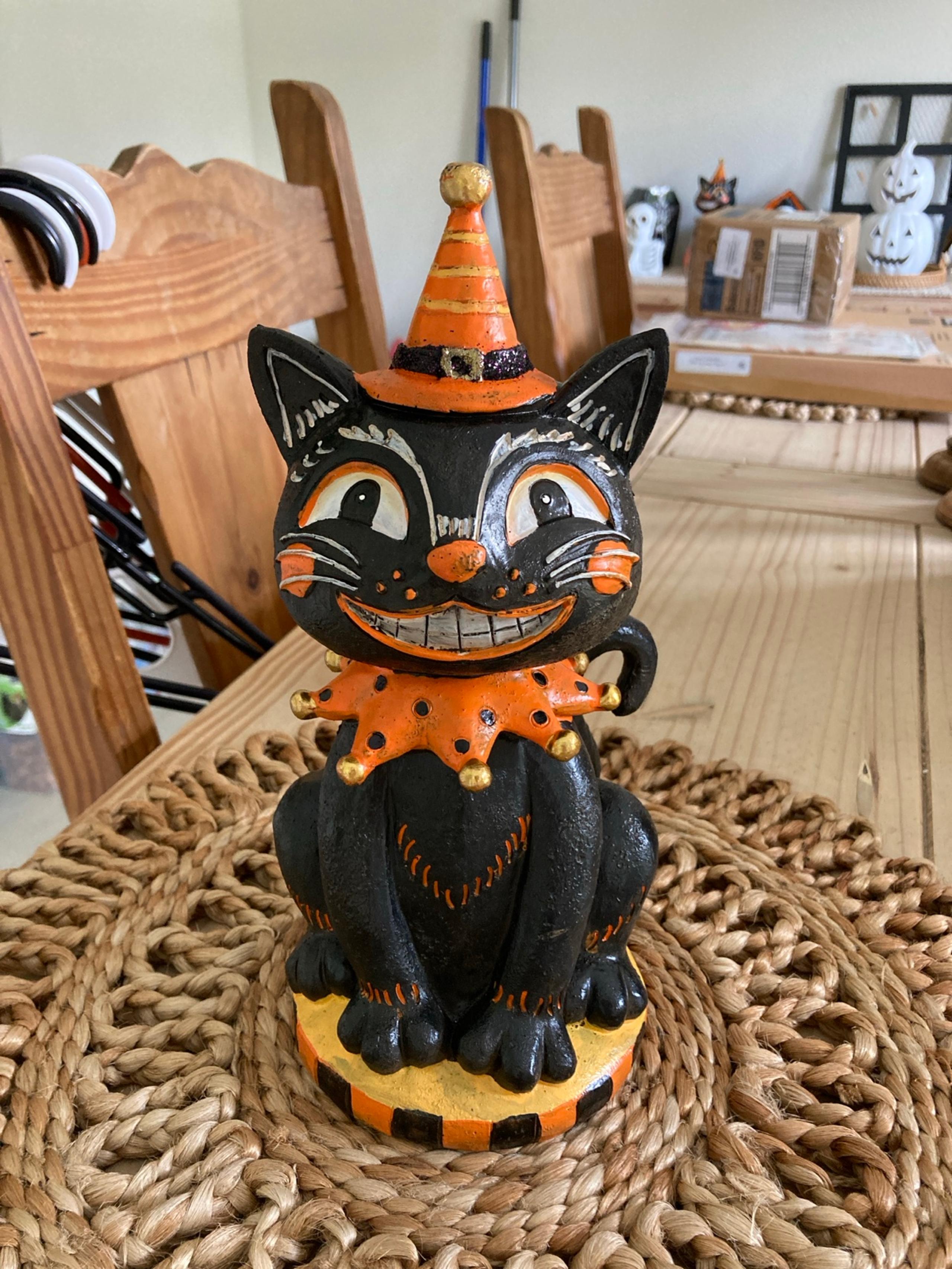 New Happy Halloween 10” Resin Smiley Cat