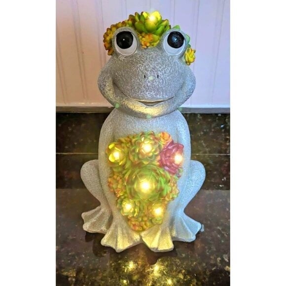 Beautiful Large Frog Solar Garden Outdoor Statue with Succulent and 8 LED Lights
