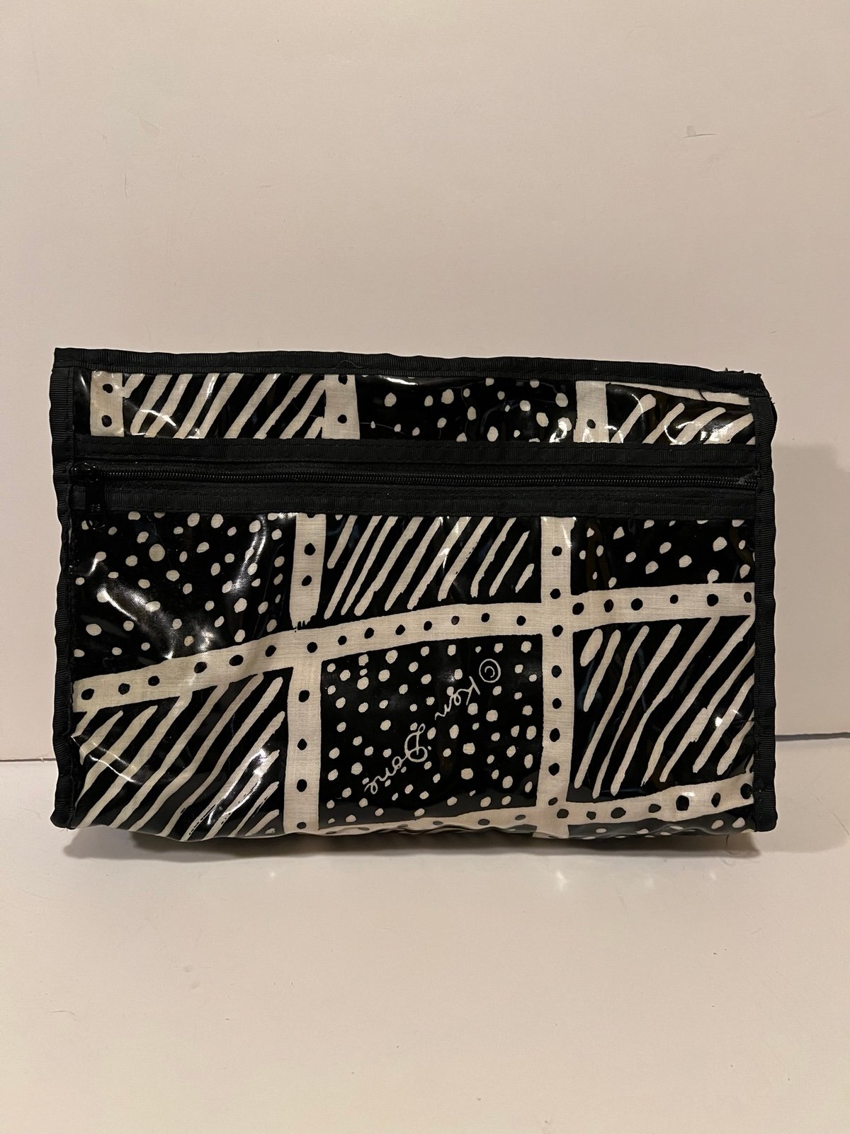 VINTAGE KEN DONE TOILETRY/ COSMETIC BAG.